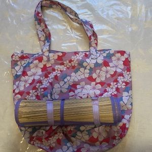 Great picnic bag with matching mat.bag needs little sewing I showed in picture